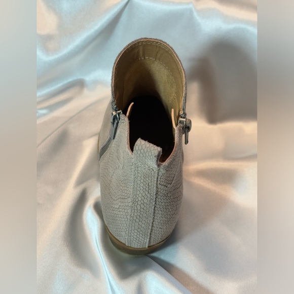 EUC Jovi-Girl Suede Western Inspired Booties - Picture 3 of 9